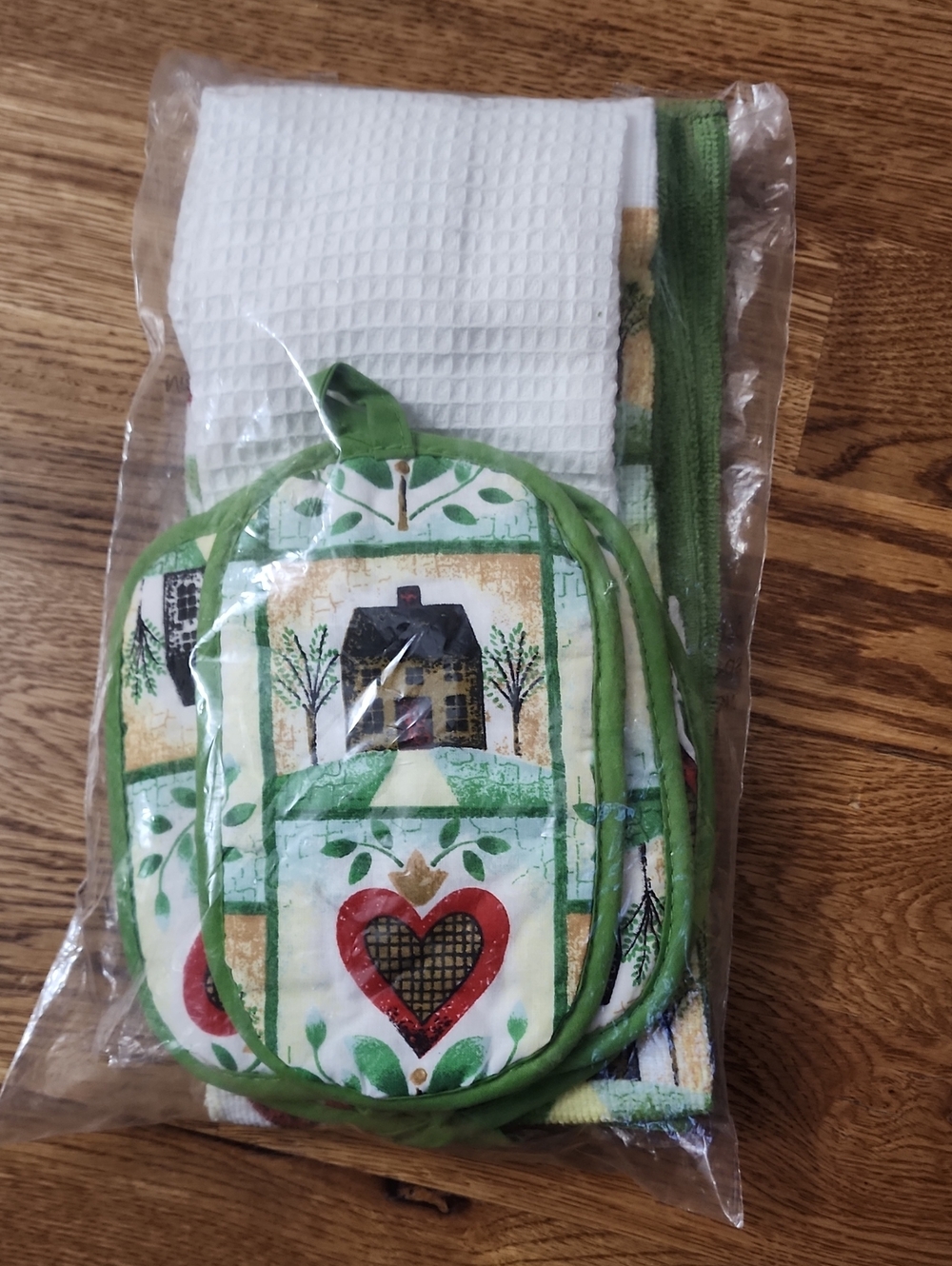 NWT Farmhouse Country Kitchen Set 7-Piece Pack - Heart & Home House